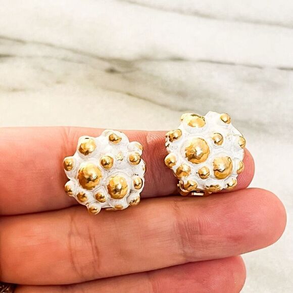 Vintage Brutalist Style Clip On Earrings White Enamel Gold Toned Metal Round - Picture 4 of 7